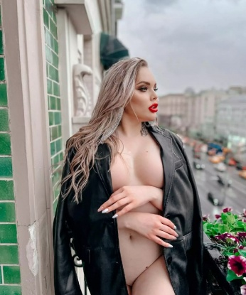 Со мной ты погрузишься в мир наслаждения и страсти. Я умелая мастерица оральных ласк и ручных утех, а также обладательница гибкого и стройного тела. Твои сексуальные желания - моя непосредственная задача. Забудь обо всем и предайся моим нежным прикосновениям. У меня есть фото и множество положительных отзывов от предыдущих клиентов. Все встречи проходят в комфортной обстановке и полной конфиденциальности. Позволь мне показать тебе, что значит истинное наслаждение. Ты не пожалеешь! 💋 Аксинья
